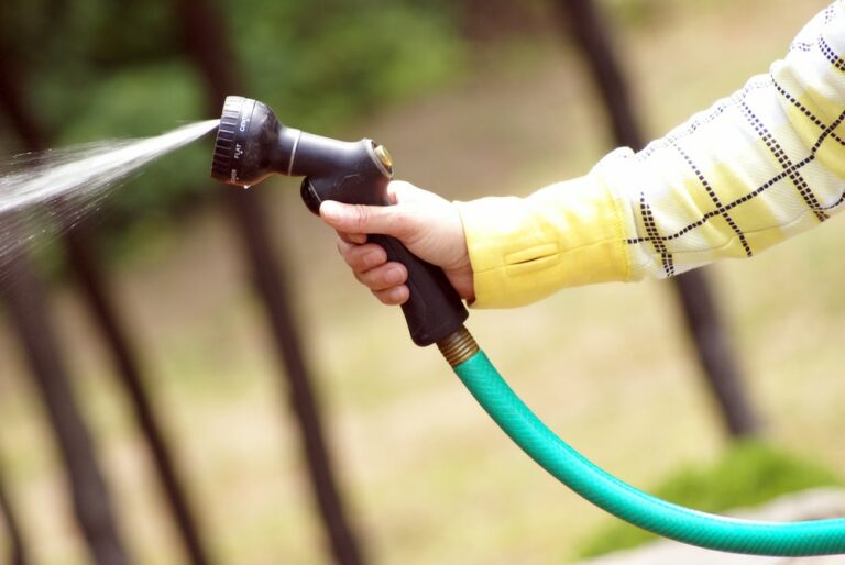 How Does a Garden Hose Nozzle Work: Learn the Basics