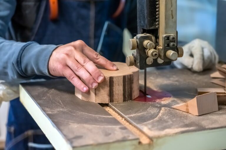 How to Use a Scroll Saw: Easy Guide for Beginners