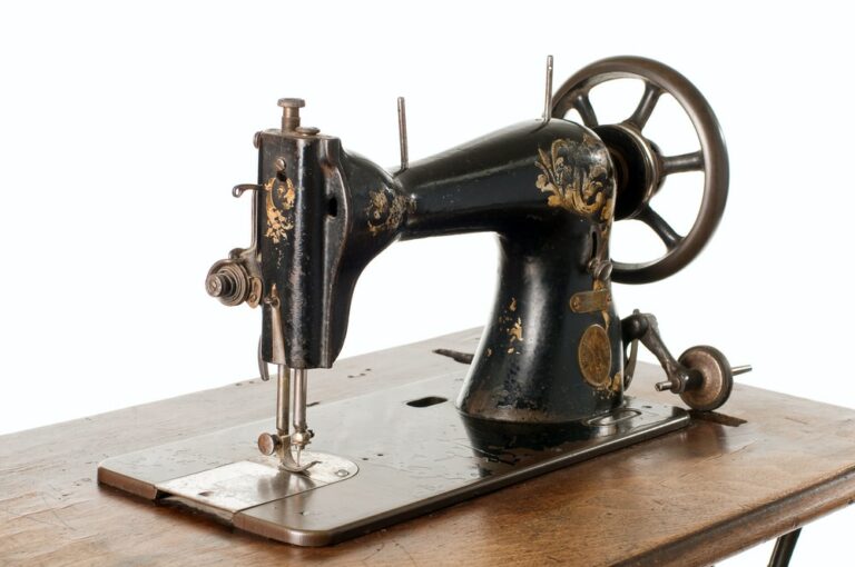 A Brief History on Who Invented the First Sewing Machine