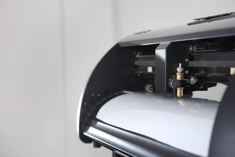 A Comrehensive Guide On How to Use a Vinyl Cutter