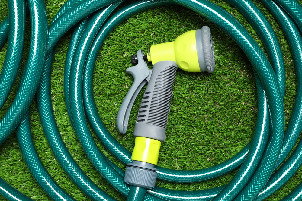 expandable garden hose vs regular hose