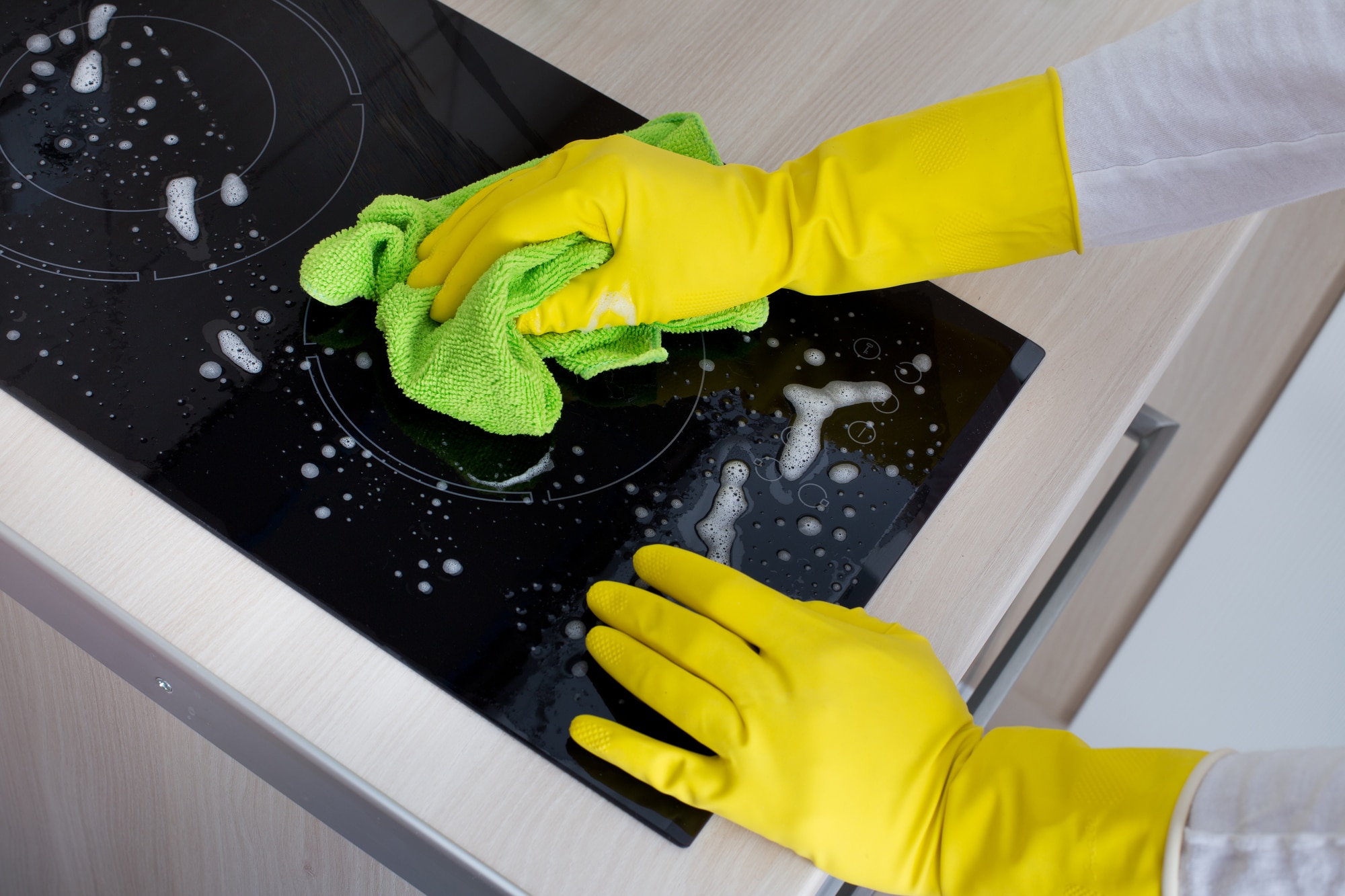 how to clean an induction hob