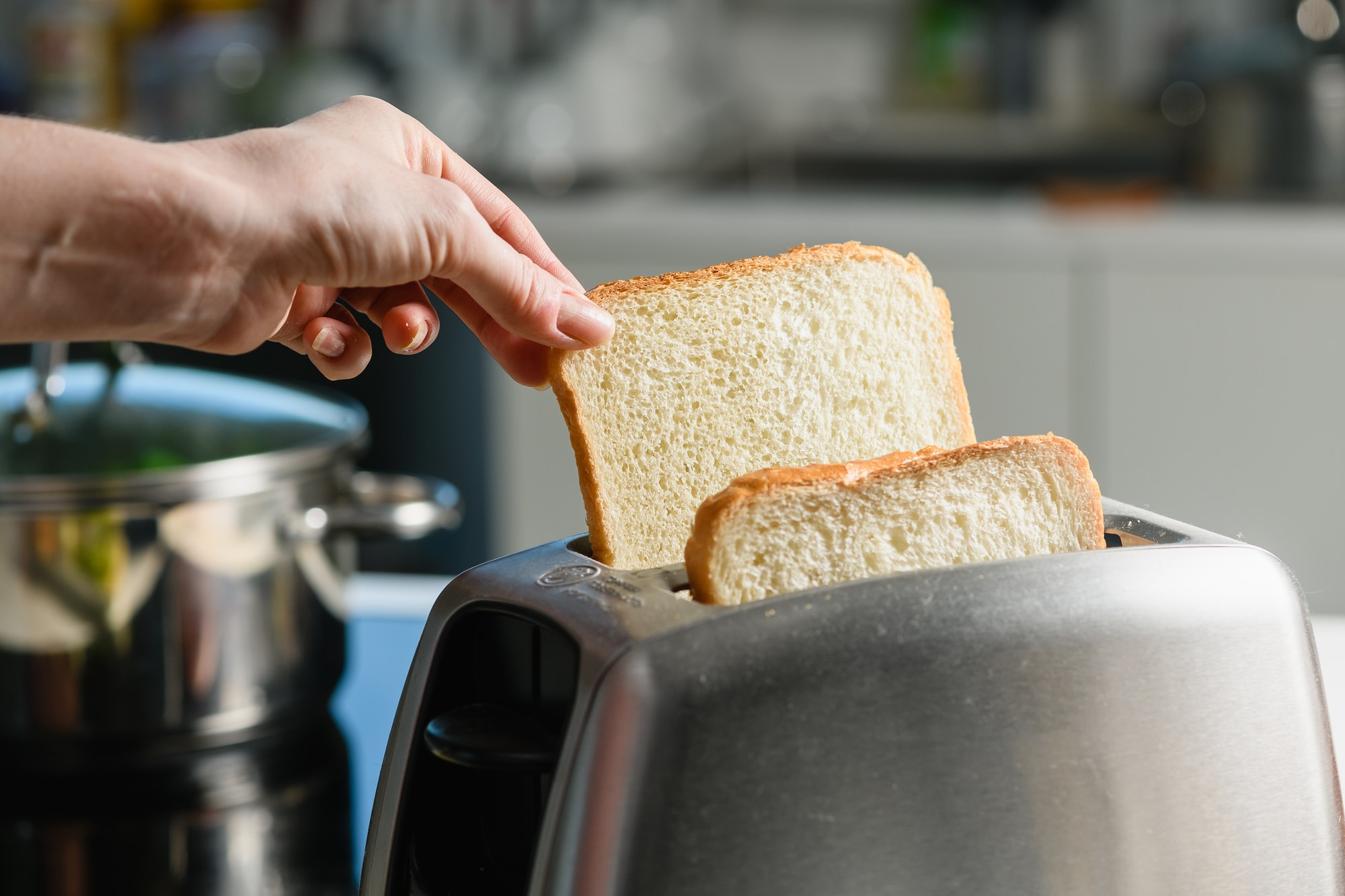 how to defrost bread in a toaster