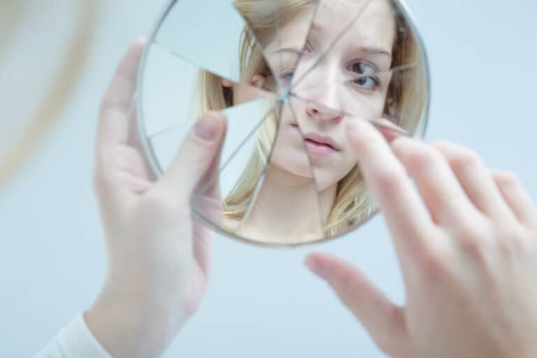 How to Fix a Cracked Mirror: A Step-by-Step Guide