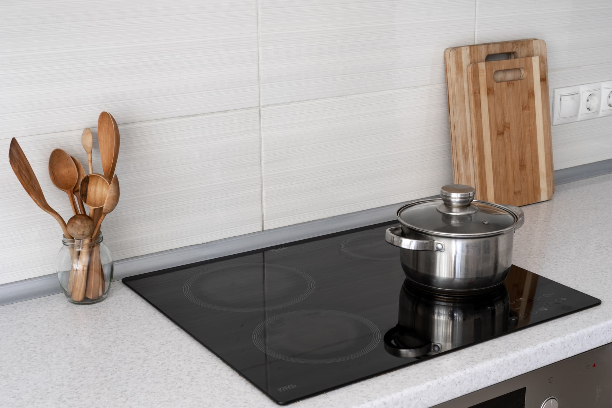 what is an induction hob