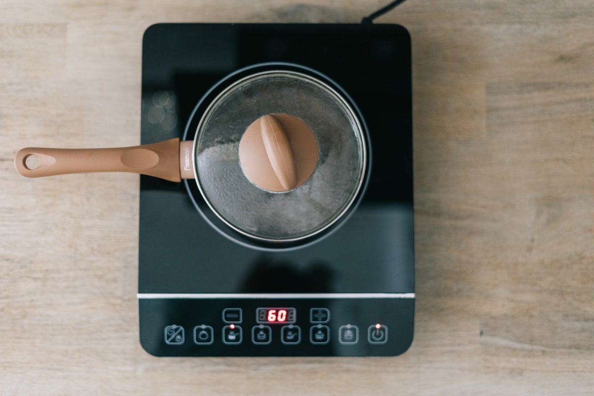 what's the difference between ceramic and induction hobs